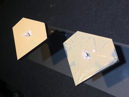 左邊為植村秀天生光圈鑽石光粉底液；右邊為它牌對照