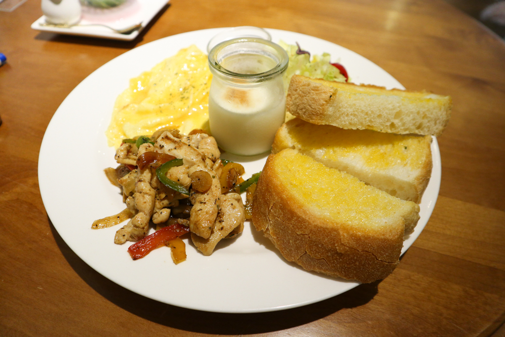 新竹火車站小百合咖啡屋香煎嫩雞早午餐