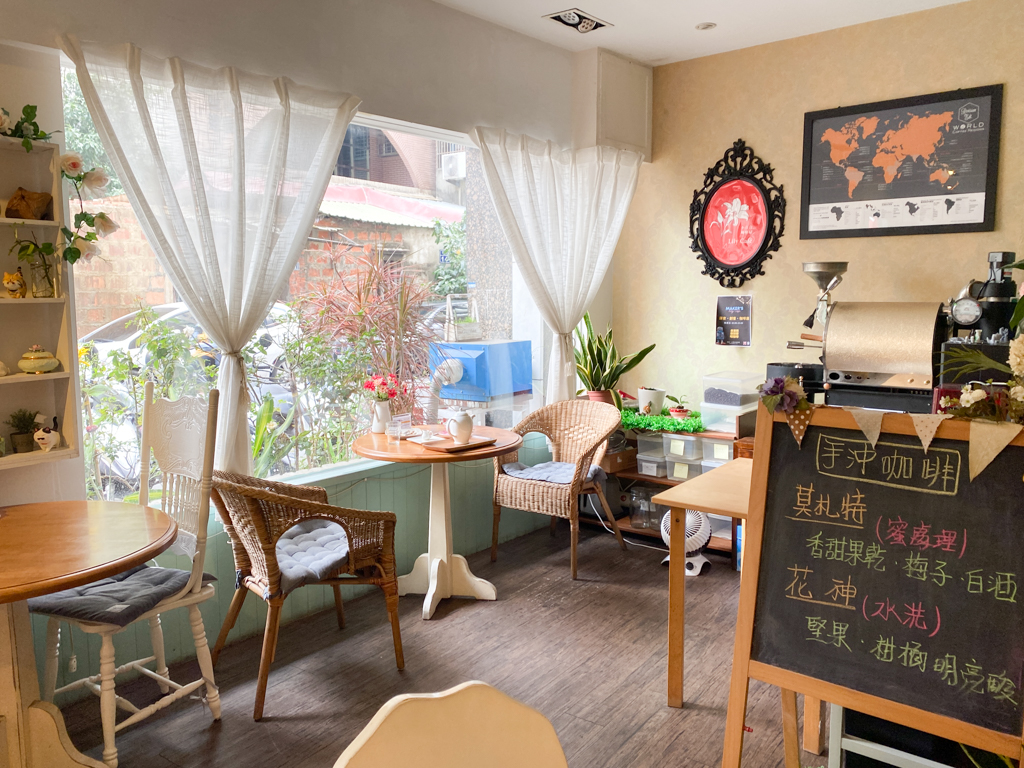 新竹火車站附近下午茶咖啡廳餐廳推薦小百合咖啡屋