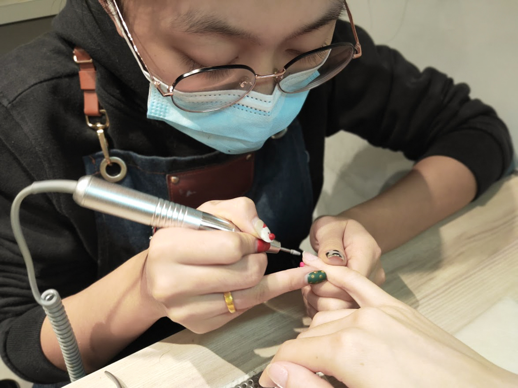  台北中山行天宮站光療美甲推薦Alpha Nails & Spa修型去甘皮硬皮