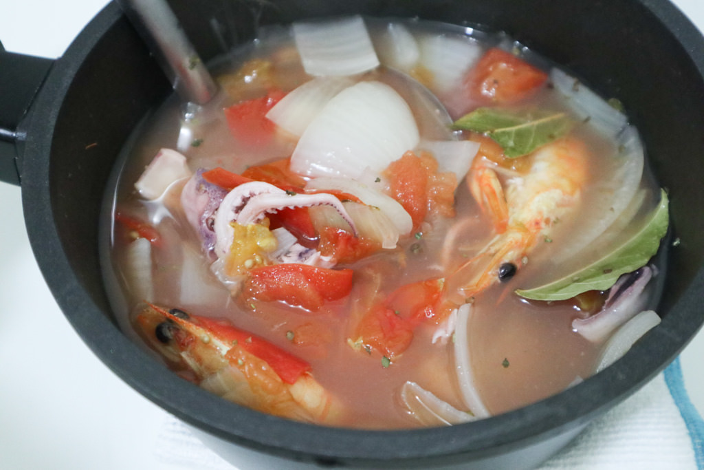 貝卡BEKA黑鑽陶瓷單柄附蓋湯鍋一個人料理番茄海鮮湯