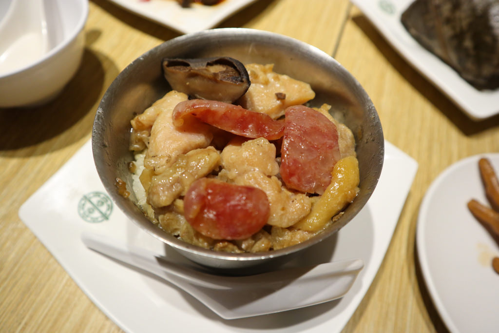 臘腸北菇雞飯 NT$138 Steamed Rice with Sausage Mushroom シイタケと鶏肉の蒸しご飯 버섯 소세지 닭고기찐