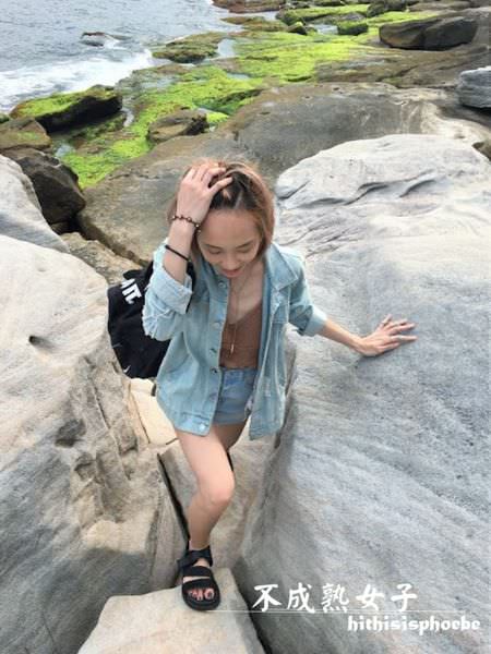 神秘海岸水波岩石